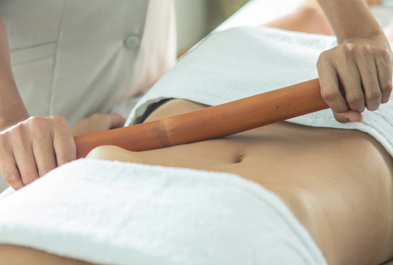 Massagem com Bambu